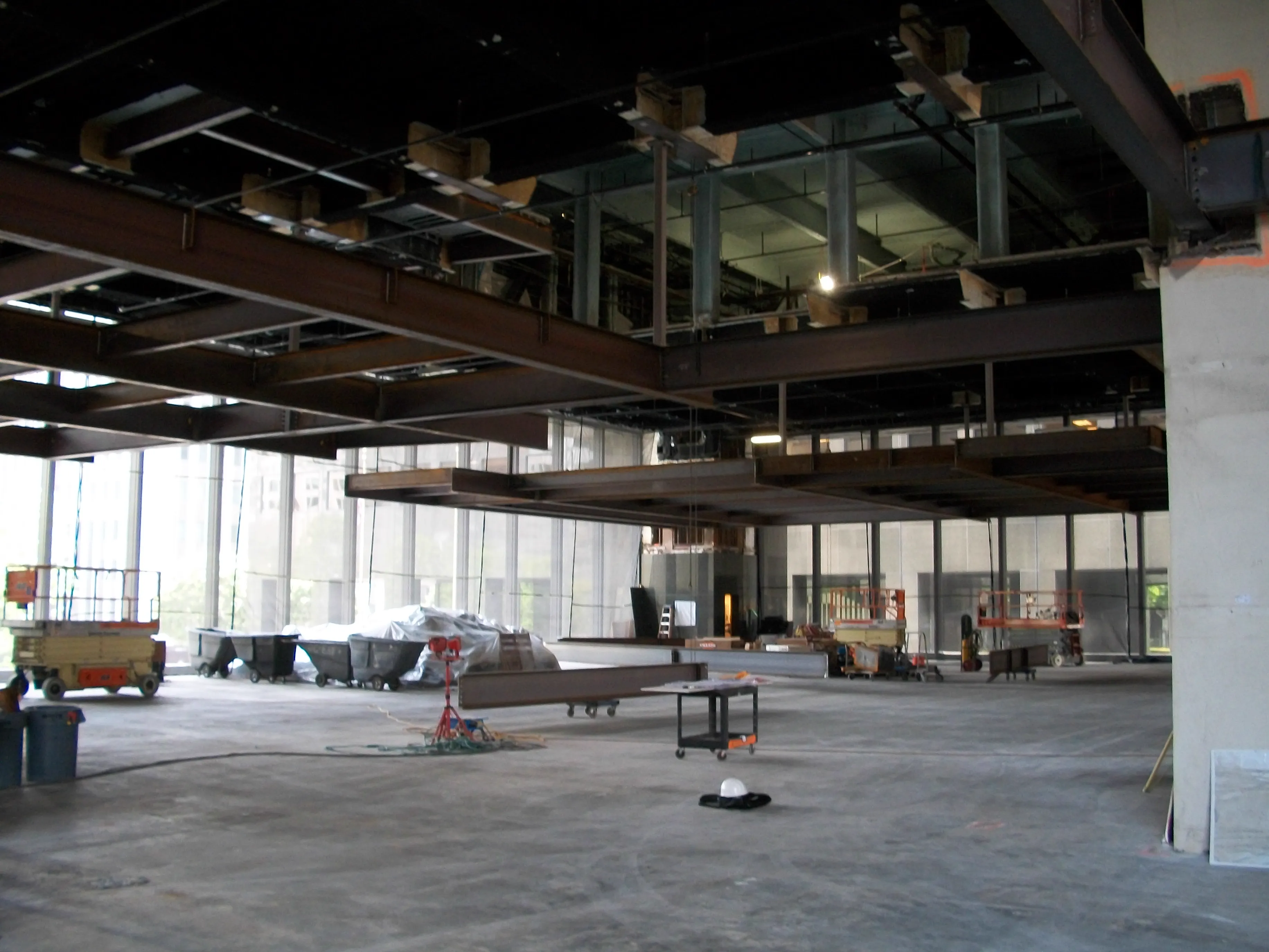 Suspended floors during construction